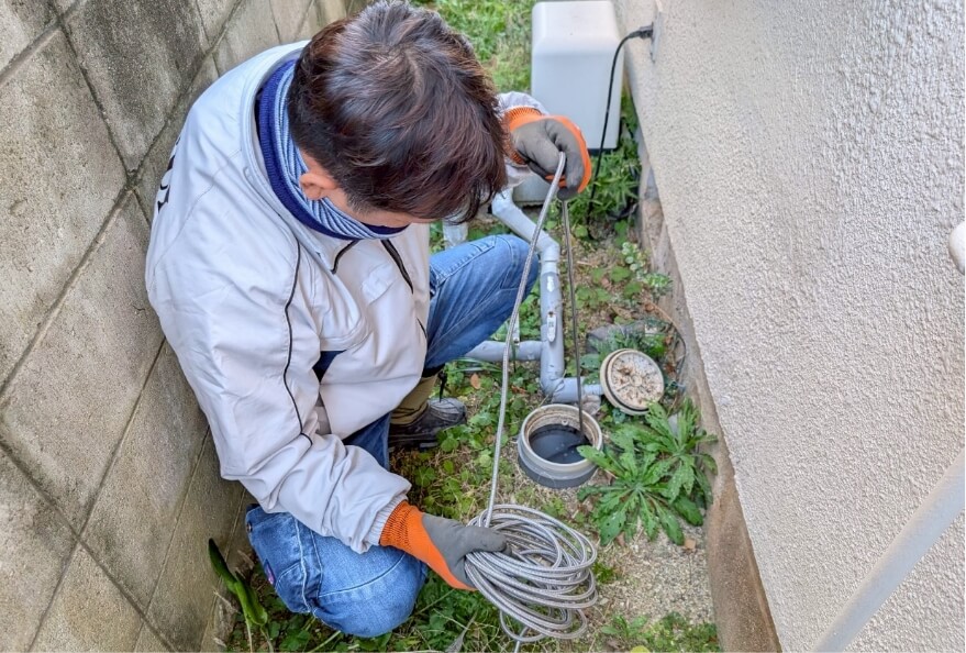 洗管の作業風景